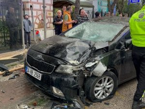 Otobüs durağına daldı: Cama vurunca ayıldım