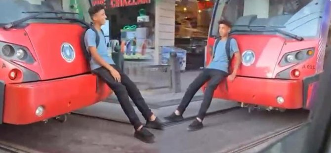 Bursa'da tramvayla tehlikeli oyun