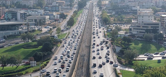Okulların ilk günü Bursa trafiğinde yoğunluk yaşandı