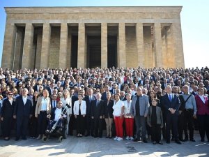 CHP lideri Özel, Anıtkabir’i ziyaret etti