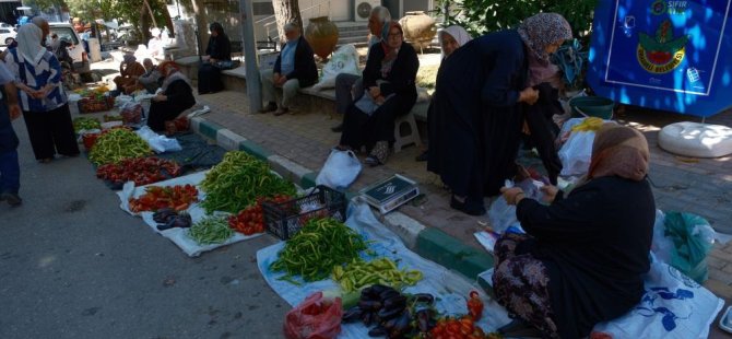 Bursa'nın mesafe tanımayan asırlık köylü pazarı rağbet görüyor