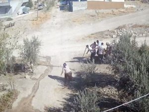 Kuyu kavgası kanlı bitti! Eşini böyle kurtardı