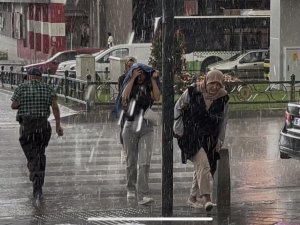 Bursalılar yağmura hazırlıksız yakalandı
