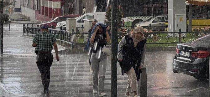 Bursalılar yağmura hazırlıksız yakalandı