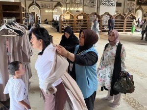 Bursa Ulu Cami'de kılık kıyafet projesi hayata geçti