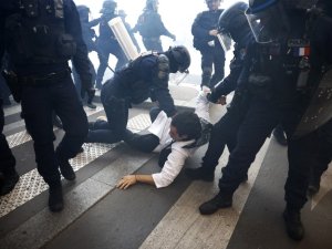 Fransa'daki protestolarda 110 kişi gözaltına alındı