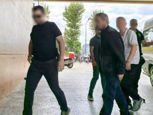 Bursa'da aranan 2 şahıs yolda yürürken yakalandı
