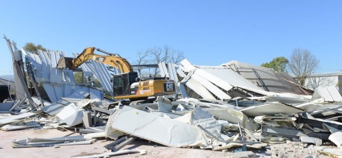Bursa'da 2 kaçak yapı yıkıldı