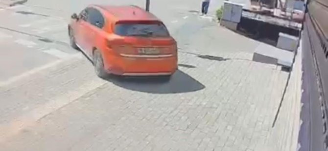 Bursa'da el freni çekilmeyen otomobil kuyumcuya daldı