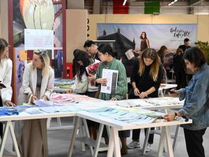Bursa Kumaşları Paris’te hayat buldu