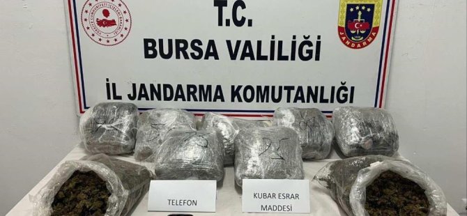 Bursa’da eve yapılan baskında 8 kilo 900 gram esrar ele geçirildi