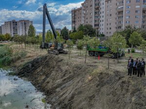Bursa'da sel riskine karşı dereler temizleniyor