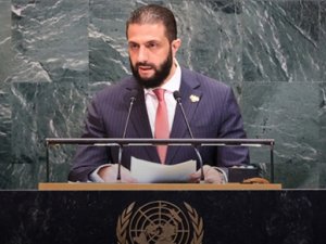 60 yıl aradan sonra ilk! BM'de kürsüye çıkan ilk Suriye lideri oldu