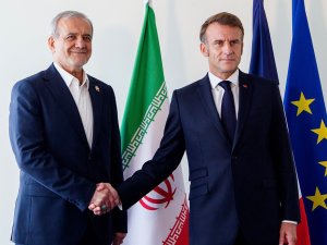 Macron, İran Cumhurbaşkanı Pezeşkiyan ile görüştü