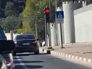 Güvenlik şeridini kullanan araçlara tepki