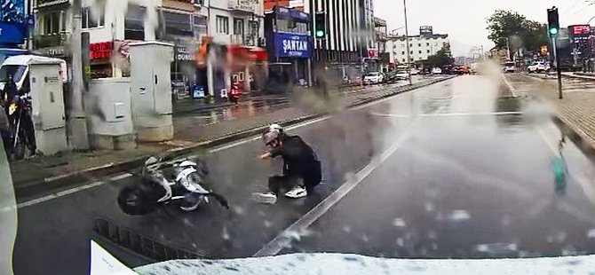 Bursa'da yağışlı havada motosikletle drift kazayla bitti