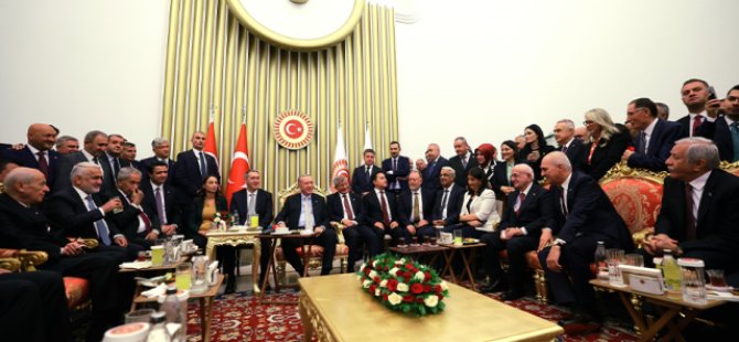 Tarihi anlar! Parti liderleri bir arada
