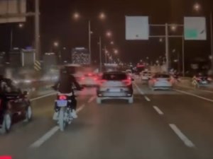 Bursa'da otomobilin çarptığı motosikletli böyle savruldu