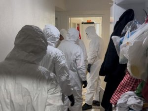 Bursa'da bu evden 2 kamyon çöp çıktı!
