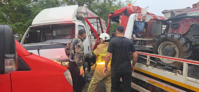 Bursa'da çekici ile kamyonet çarpıştı... 4 yaralı