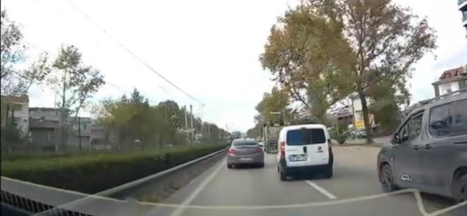 Bursa'da kazaya ramak kaldı! Makas anı kamerada