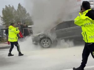 Bursa'da seyir halinde alev aldı! İlk müdahale polislerden