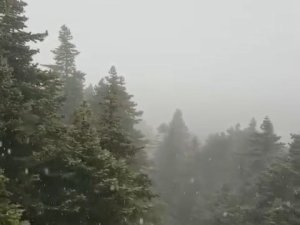 Uludağ'da ilk kar yağışı böyle görüntülendi