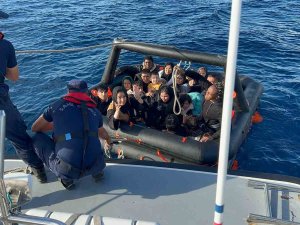 85 düzensiz göçmen kurtarıldı, 73 göçmen yakalandı