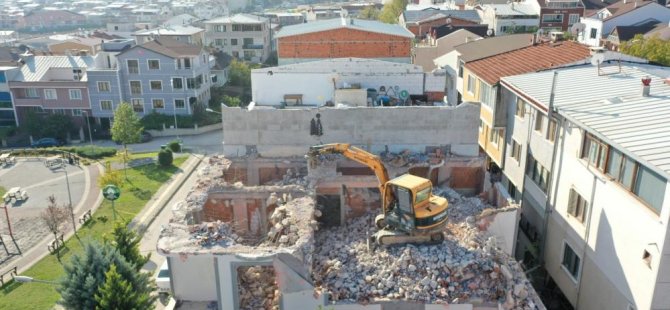 Bursa'da kaçak katlar tek tek yıkılıyor