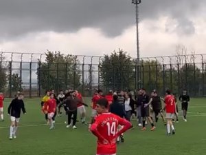 Bursa’da U16 maçında yumruk yumruğa kavga!