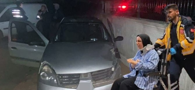 Bursa'da kontrolden çıkan otomobil duvara çarptı! 3 yaralı