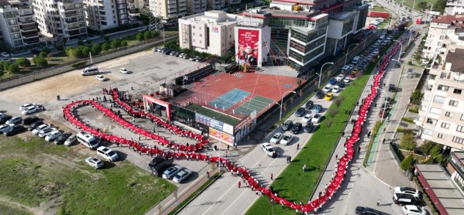 Görüntüler Bursa'dan... Cadde boyunca Türk Bayrağı açtılar