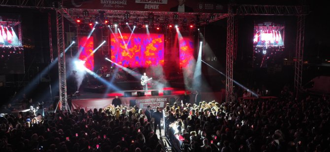 Bursa'da Buray'la 'Cumhuriyet' coşkusu