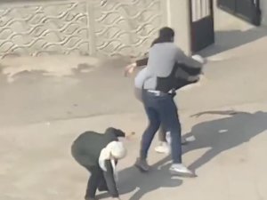 Bursa’da yol kavgası! Sopa, yumruk, terlik...