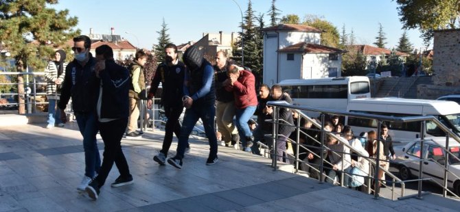 Öğretmen olacaktı, çete lideri oldu