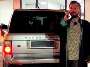 Avukat cübbesiyleyle poz başına dert açtı