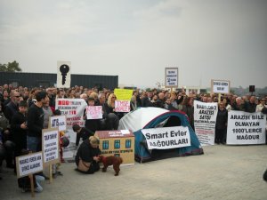 Bursa'da Atış Yapı mağdurları gökyüzüne siyah balon bıraktı