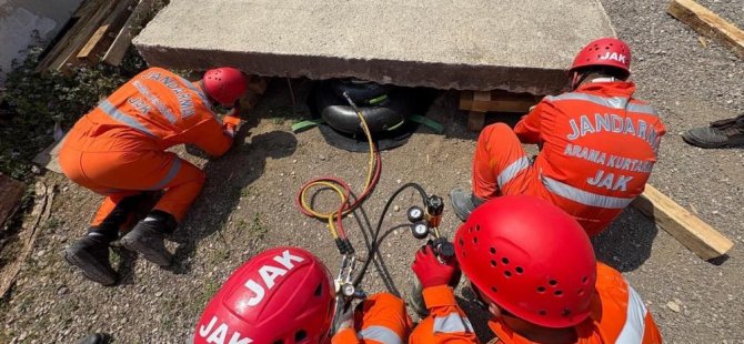 Bursa'da 'JAK Timleri'nden aralıksız eğitim!