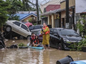 Filipinler'i vuran tayfunda 66 kişi can verdi