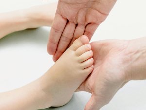 Çocuklarda bu belirtilere dikkat! 'Düztabanlık' olabilir