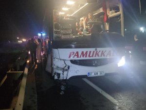 Bursa'da freni boşalan otomobil yolcu otobüsüyle çarpıştı