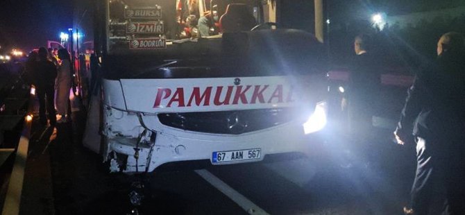 Bursa'da freni boşalan otomobil yolcu otobüsüyle çarpıştı