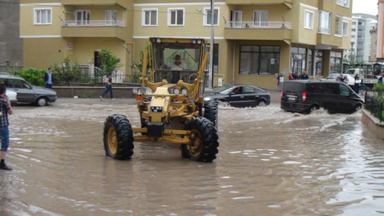 Çankırı'da etkili yağış mahalleyi sular altında bıraktı