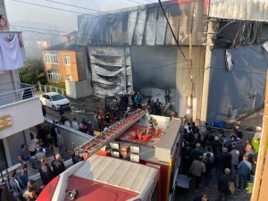 Parfüm deposunda yangın! 6 can kaybı