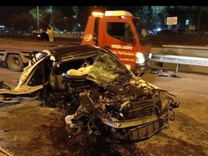 Bursa’da önce direğe sonra minibüse çarptı! 8 yaralı