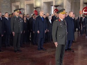 Devlet erkanı Anıtkabir'de