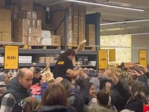 Bursa'da süpermarkette kampanya izdihamı
