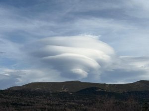 Uludağ semalarında mercek şeklinde bulut oluştu