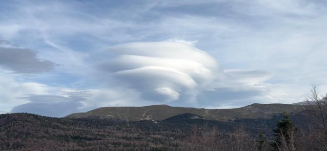 Uludağ semalarında mercek şeklinde bulut oluştu