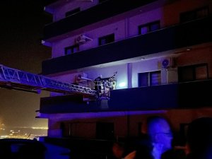 Oto galeride yangın faciası! 2 kişi can verdi